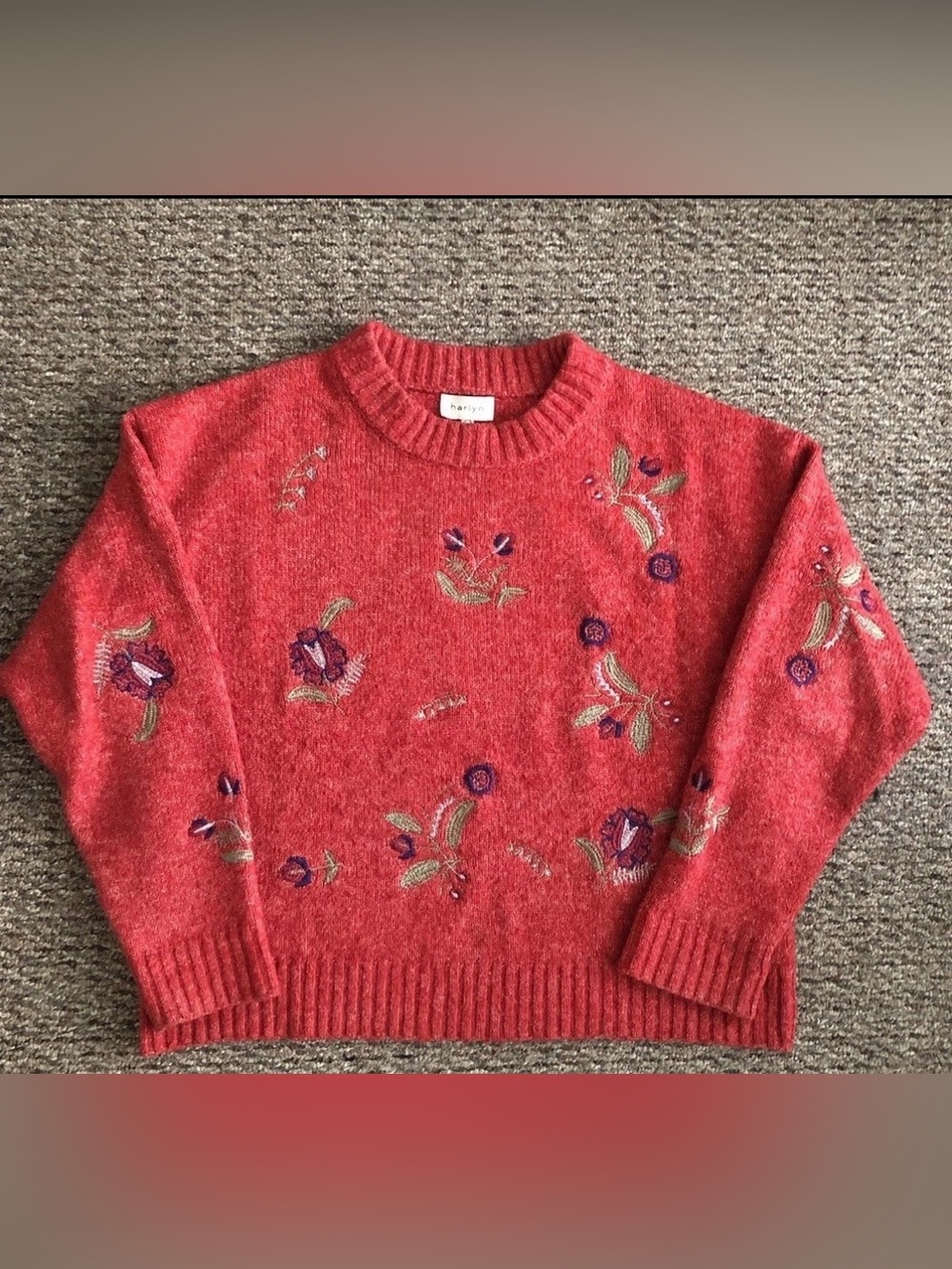 Harlyn Women's Red Embroidered Crewneck Sweater size M